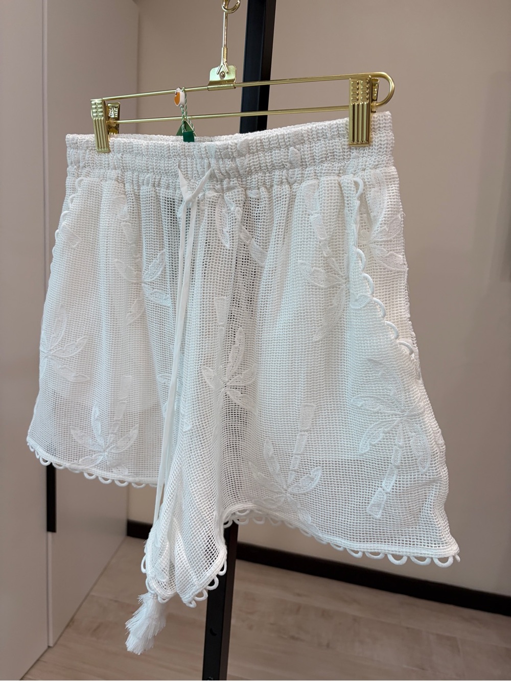 Farm Rio: WHITE PALM TREES SHORTS
OFF - WHITE - Picture 11 of 13
